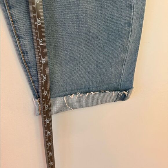 NEW Universal Thread™ Light Wash Women's Mid-Rise Boyfriend Jeans - Picture 5 of 11